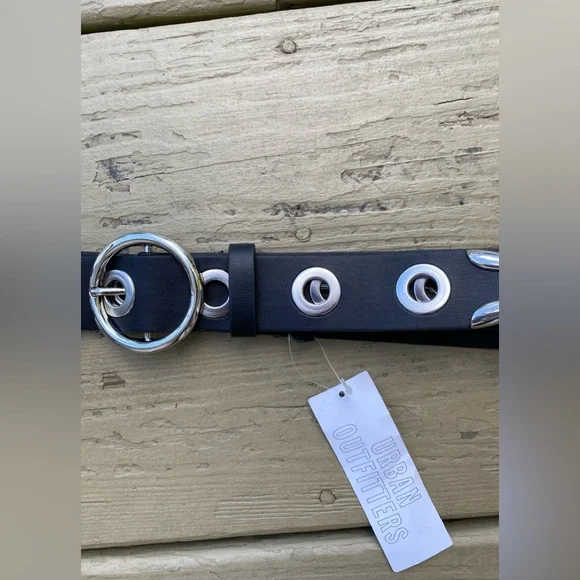 NWT Urban Outfitters - Black vegan 1.5”W belt with silver buckle & grumm… - Picture 3 of 6